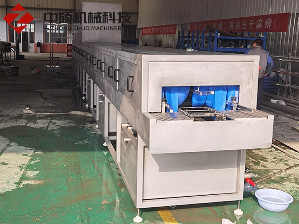 河南牧原集團第五臺14米全風干周轉箱清洗機試機實拍